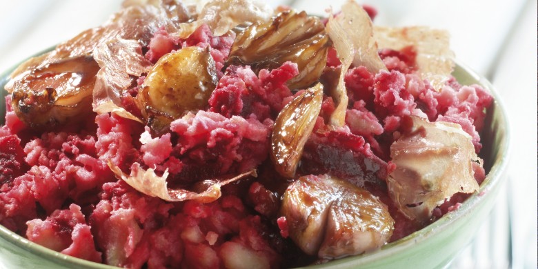 Stamppot met biet, balsamico-uien en krokante parmaham