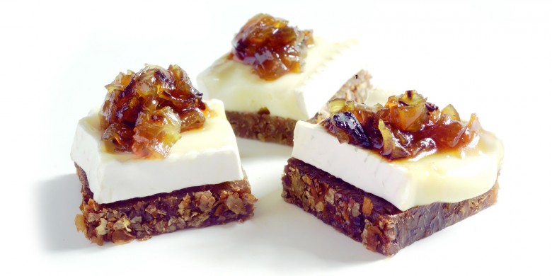 Roggebrood met brie en sjalottencompote