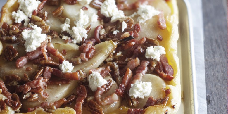Tarte Tatin met peer, spekjes en kruidenkaas