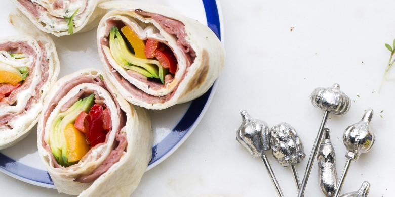 Tortillarolletjes met rosbief en gegrilde groenten