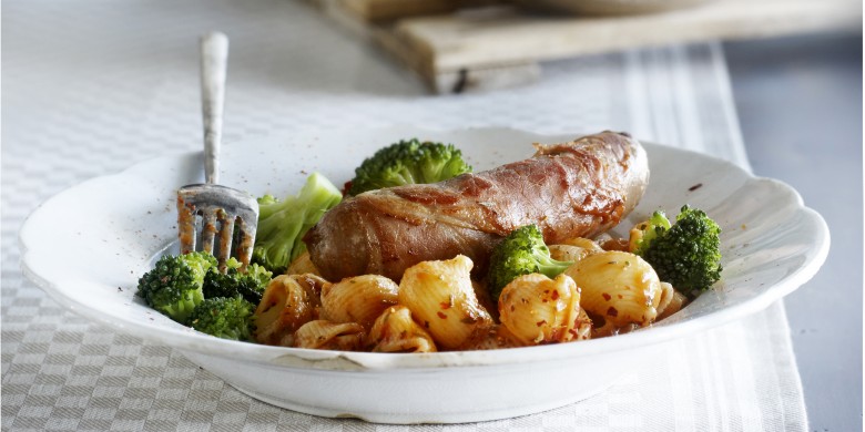 Varkensworstrolletjes met parmaham en salie