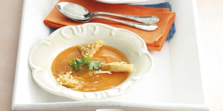 Verse tomatenbouillon met kaascroutons