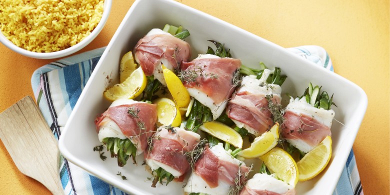 Visrolletjes met lentegroenten in parmaham