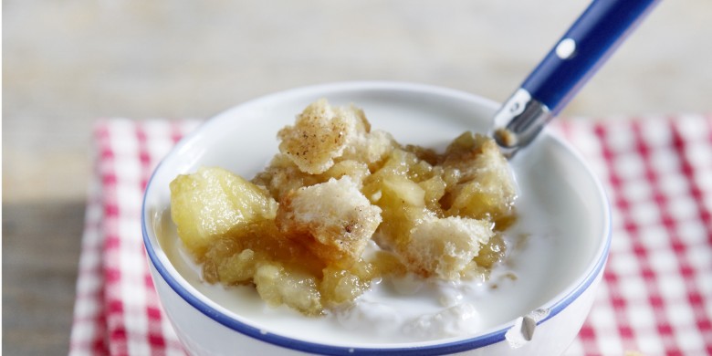 Vla met kaneelbeschuit en appelcompote