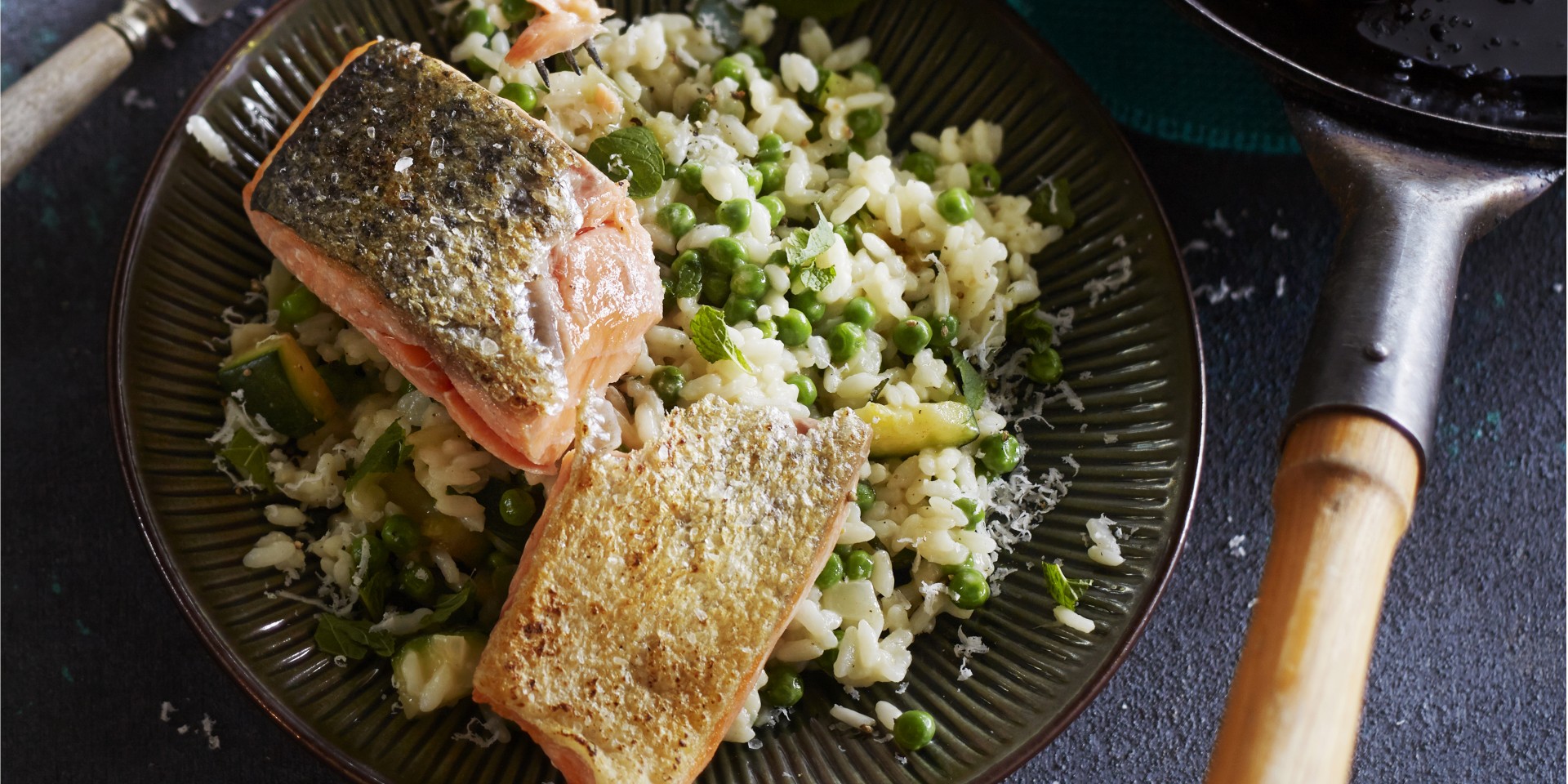 Voorjaarsrisotto met zalm en munt