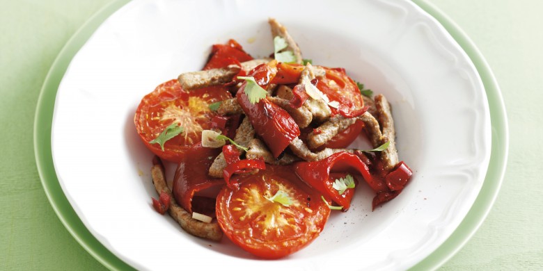 Rode lauwwarme salade met pikant vlees
