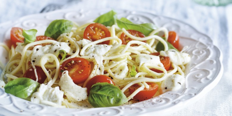 Spaghetti met tomaatjes, basilicum en mozzarella
