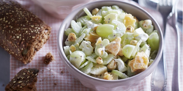 Waldorfsalade met druiven en kaas