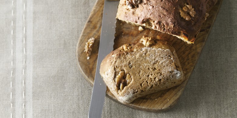 Walnoten-abrikozenbrood
