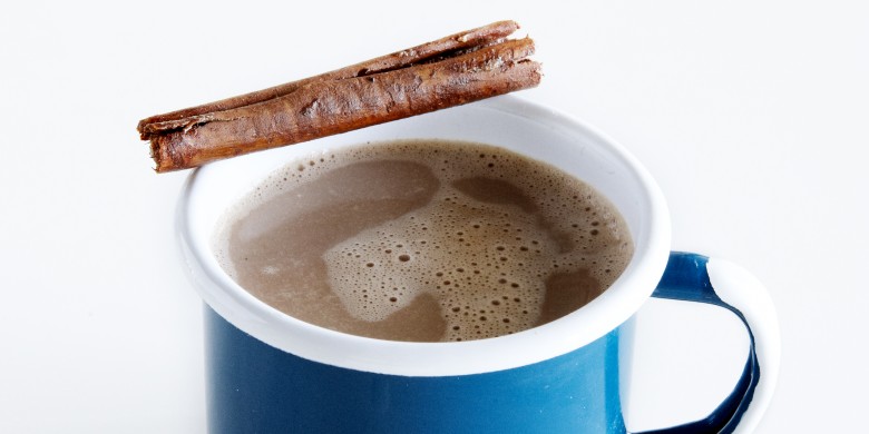 Pure-chocolademelk met kaneel