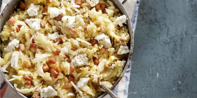 Witlofstamppot met zachte geitenkaas en spekjes