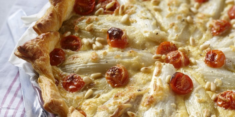 Witloftaart met kerstomaatjes en boerenkaas