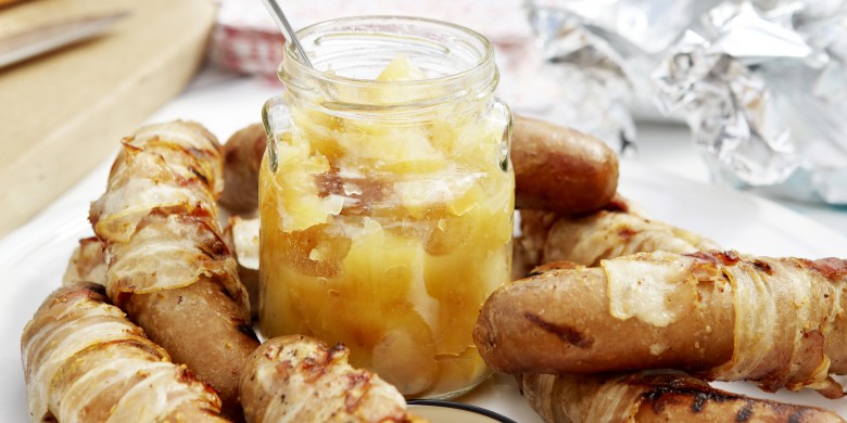 Worstje met spek en appelcompote