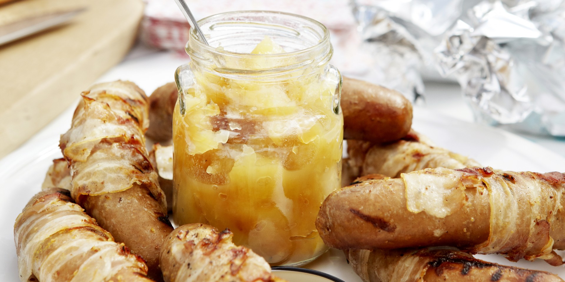 Worstje met spek en appelcompote