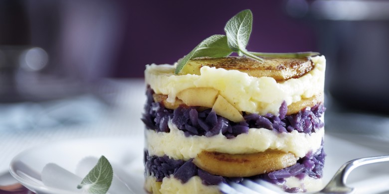 Taartje met rodekool, appel en salie