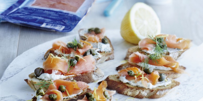 Zalmcrostini met citroen-dillecrème