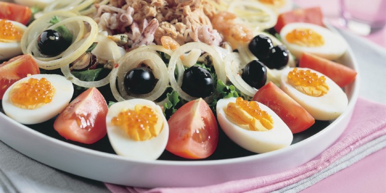 Salade met allerlei soorten vis