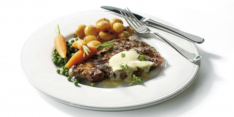 Geroosterde schouderkarbonade met krieltjes en honing-mosterdsaus