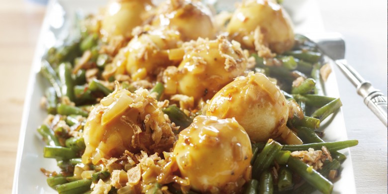 Sambal goreng telor met toemis boontjes