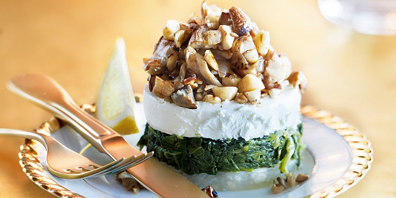 Groentetaartje met geitenkaas en paddenstoelen-notentapenade