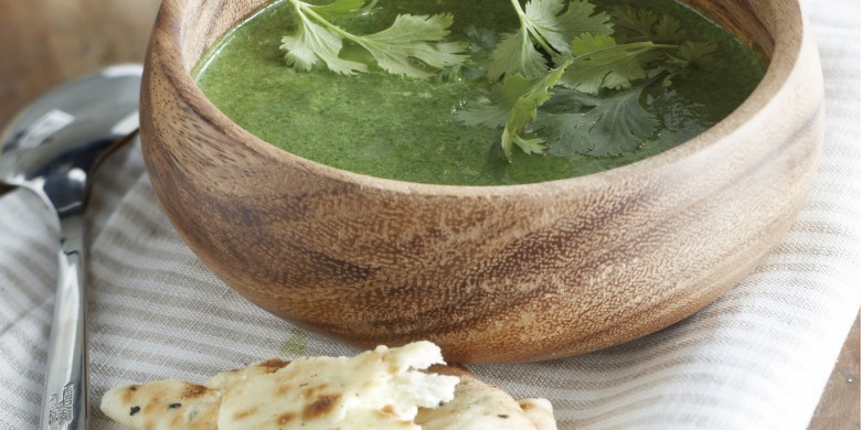 Spinaziesoep met knoflook en koriander