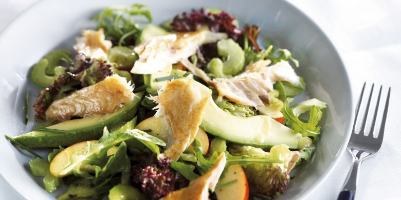 Frisse salade met gerookte makreelfilet