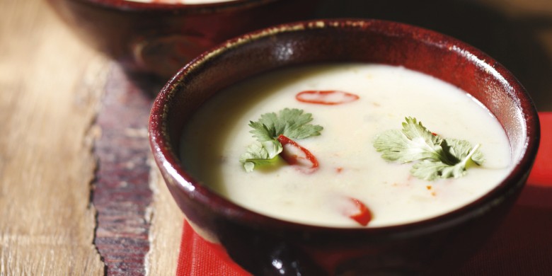 Thaise kippensoep met kokos en koriander