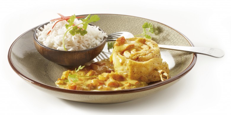 Pangarolletjes met hete kerriesaus en rijst