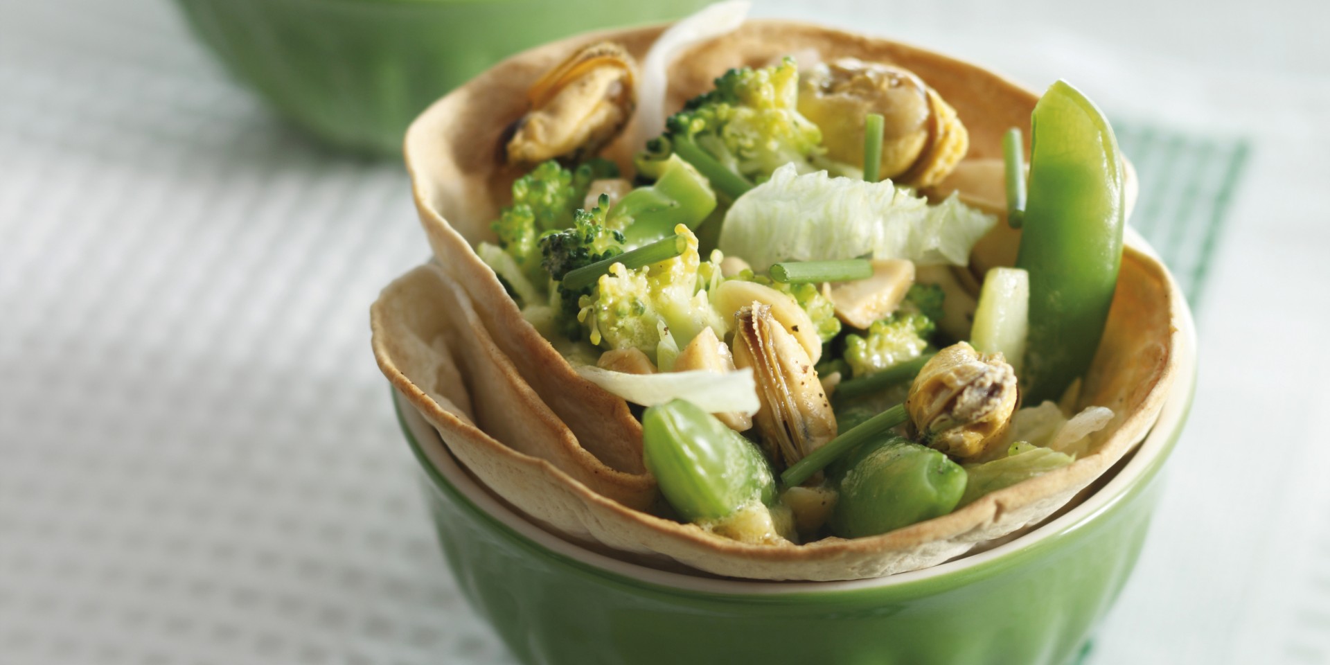 Ovenwrap met mosselen en balsamicodressingin