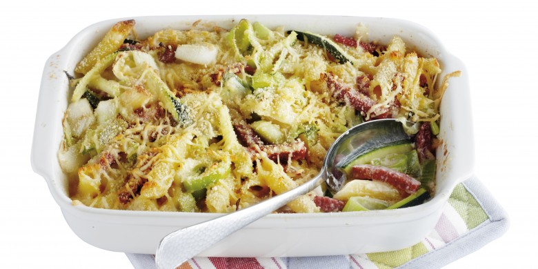 Pasta uit de oven met prei en courgette