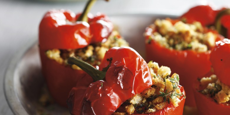 Gevulde rode paprika met tomaat en ansjovis