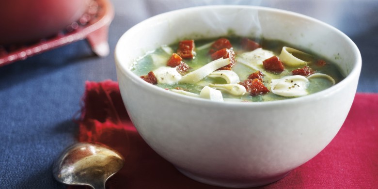 Boerenkoolsoep met  gerookte kip en chorizo