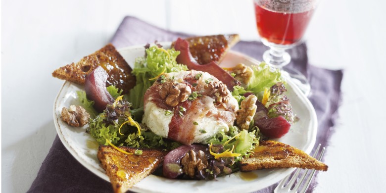 Herfstsalade met geitenkaas, stoofpeertjes en peperkoek