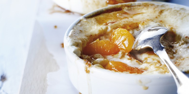 Kwark-crème brûlée met mandarijn en rozijnen