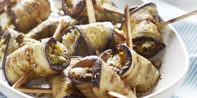 Auberginerolletjes met walnotenpesto en geitenkaas