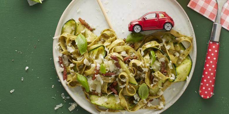 Pasta pesto met courgette