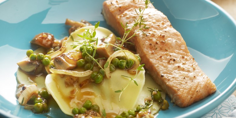 Open ravioli met paddenstoelen en zalm