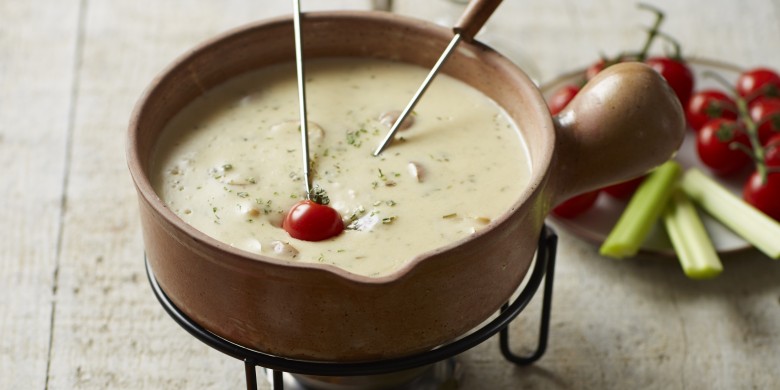 Italiaanse kaasfondue met Parmezaanse kaas en mozzarella