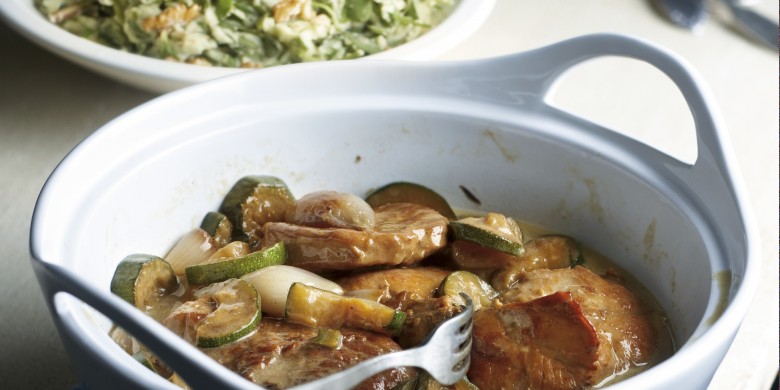 Kalfsstoofpotje met sjalotjes, courgette en grove mosterd