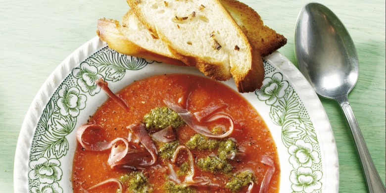 Toscaanse tomatensoep met pesto