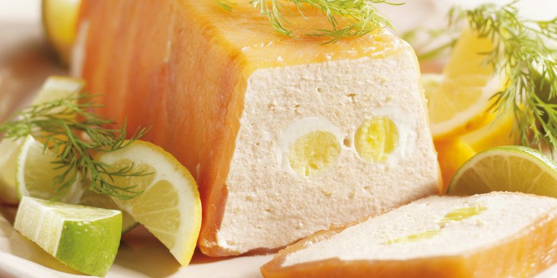 Zalmterrine met hardgekookte eieren