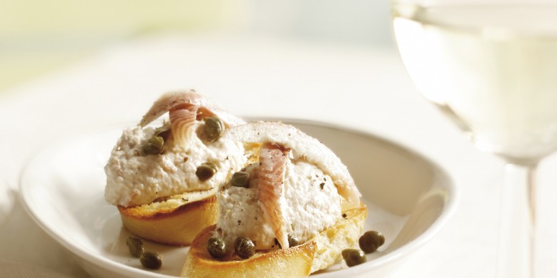 Crostini met gerookte forelmousse