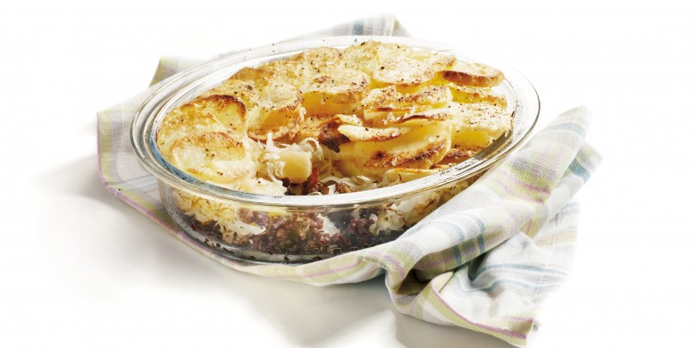 Gegratineerde zuurkoolschotel met gehakt