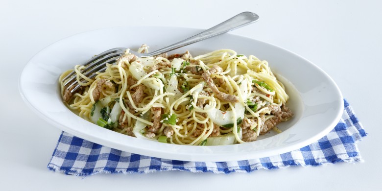 Pikante schnitzelreepjes met mie en paksoi