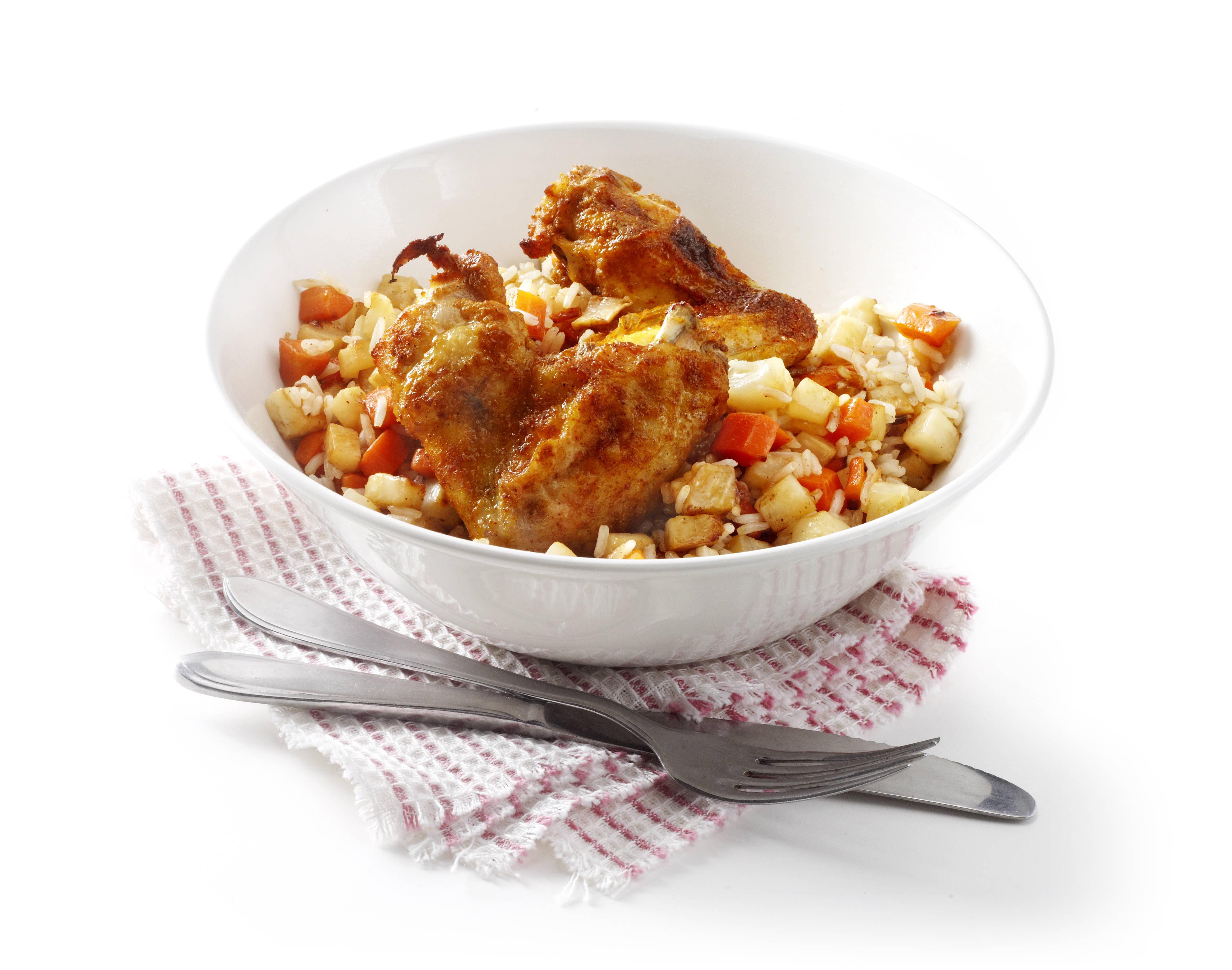 Gebakken rijst met knolgroenten en kippenvleugeltjes