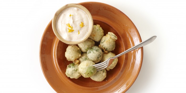 Krokante spruitjes met sinaasappeldip