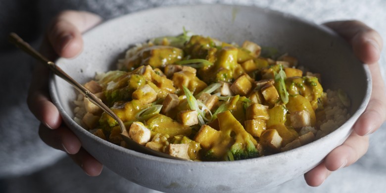Curry met paksoi en knapperige tofu