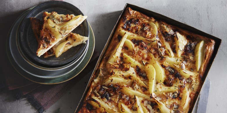 Perentaart met gorgonzola en amandel