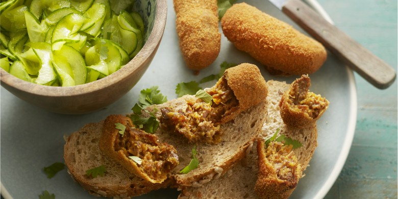 Rendang kroketjes met zoetzure komkommer