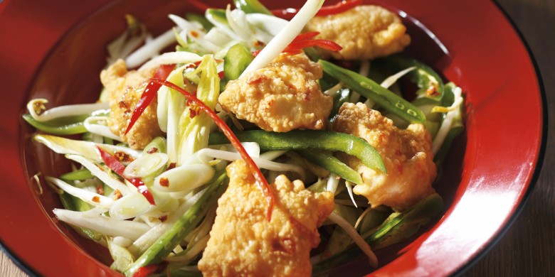 Oosterse salade met pikant gemarineerde vis